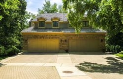 640 Walnut Oaks Drive, Roselle, IL 60172