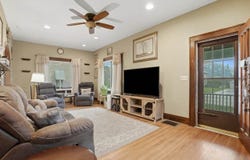 413 S 3rd Ave, Washington, IA 52353