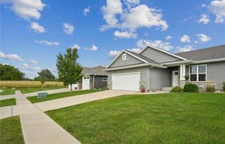 850 Rogers St, Robins, IA 52328