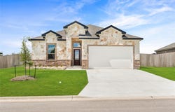 130 lasso Loop, Lorena, TX 76655