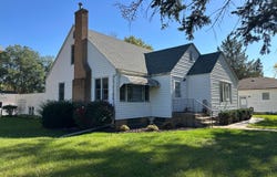 401 S Sherman St, Wausa, NE 68786