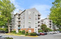 3175 SUMMIT SQUARE Drive, OAKTON, VA 22124