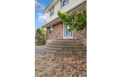 1 Squire Lane, Kings Park, NY 11754