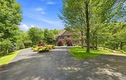 1040 Chanticleer Dr, Crescent, PA 15046