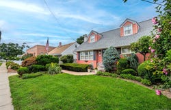 822 Peninsula Boulevard, Woodmere, NY 11598
