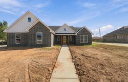 152 Corley Cir., Wake Village, TX 75501