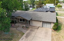 921 Lawrence St, Pratt, KS 67124