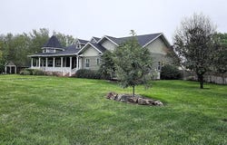 121 W Grove St, Canton, KS 67428