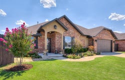 534 W Chickasaw Court Way, Mustang, OK 73064