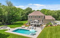 5 Clinton Dr, Rehoboth, MA 02769