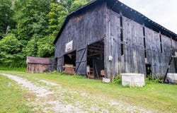 R Vancleve Road, Campton, KY 41301