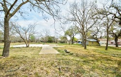 Wells St, Rocksprings, TX 78880