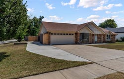 9901 Dickens Drive, Benbrook, TX 76126