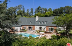 1025 N Crescent Dr, Beverly Hills, CA 90210