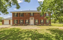 300 W Tarrant St, Llano, TX 78643