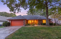 204 NW Cypress Street, Lee's Summit, MO 64064