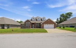 1003 Mckenzie Circle, Webb City, MO 64870