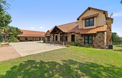 241 E LYNX CV, Blanco, TX 78606
