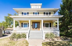 2515 E 6th St, Duluth, MN 55812