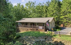 1533 Honey Bee Cove Way, Pigeon Forge, TN 37863