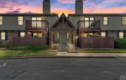 5633 SW Foxcroft South CIR, Topeka, KS 66614