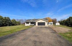 2710 NW 68th St, Minot, ND 58703