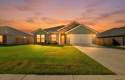 16529 Crossing Circle, Lindale, TX 75771