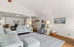 1988 NUT TREE Dr, Salem, OR 97304