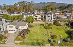 751 Sierra ST, MOSS BEACH, CA 94038