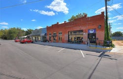 110 NE 2nd St, Smithville, TX 78957