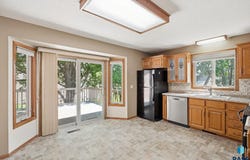 4901 S Shamrock Cir, Sioux Falls, SD 57106