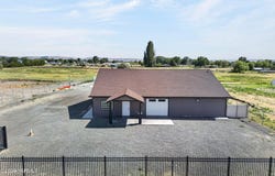 506 E Stover Rd, Grandview, WA 98930