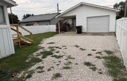 539 E St NE, Linton, IN 47441