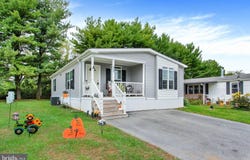 717 LAURA Lane, YORK, PA 17402