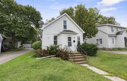 519 Maple St, Sturgeon Bay, WI 54235