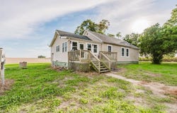 6528 Lilac Road, Clinton, IL 61727
