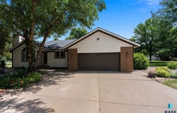 26986 Cactus Pl, Sioux Falls, SD 57108