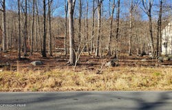 Decker Road lot: 1428, Bushkill, PA 18324