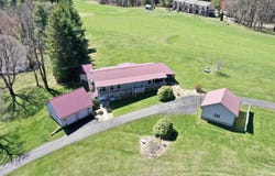 107 Mountain View Dr, Fancy Gap, VA 24328