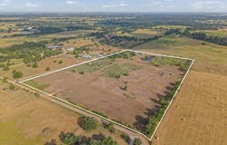 1265 County Road 410, Lexington, TX 78947