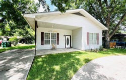 208 E 20th St, Cameron, TX 76520