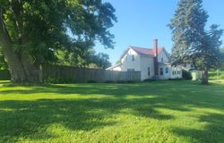 302 E Van Buren Street, Garnavillo, IA 52049