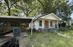 667 Chickasaw St, Dothan, AL 36303
