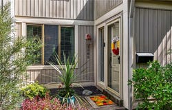 1585 Pineview Dr, Upper St Clair, PA 15241