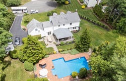 17 Lemark Court, East Setauket, NY 11733