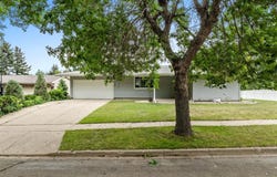 2205 8TH AVE, Minot, ND 58703