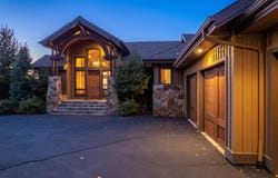 824 Highland View Loop, Redmond, OR 97756