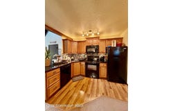 16 Ski Side Drive, Tannersville, PA 18372