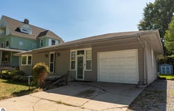 2016 Center Avenue, Bay City, MI 48708