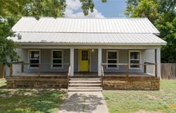 607 S Main St, Lampasas, TX 76550